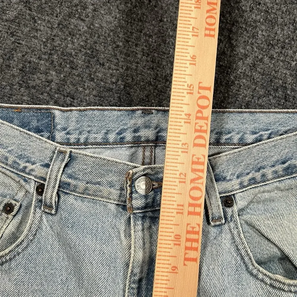 VTG MADE IN USA Levis 569 Jeans Mens 33x30 Blue Loose Straight Light Wash Y2K